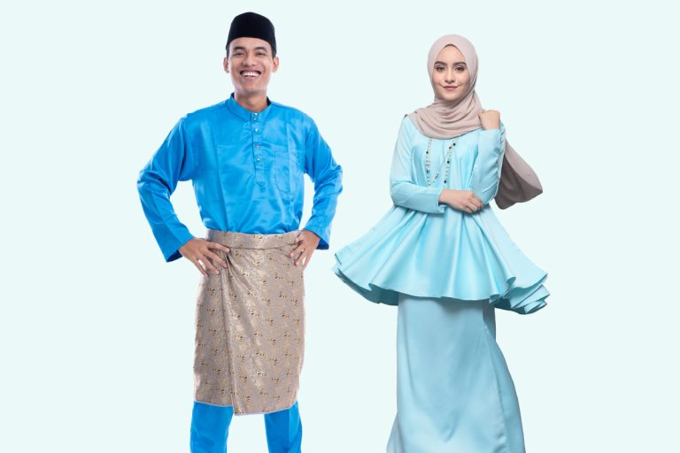 Aldoby-Man-and-Woman-Wearing-Baju-Melayu-and-Baju-Kurung